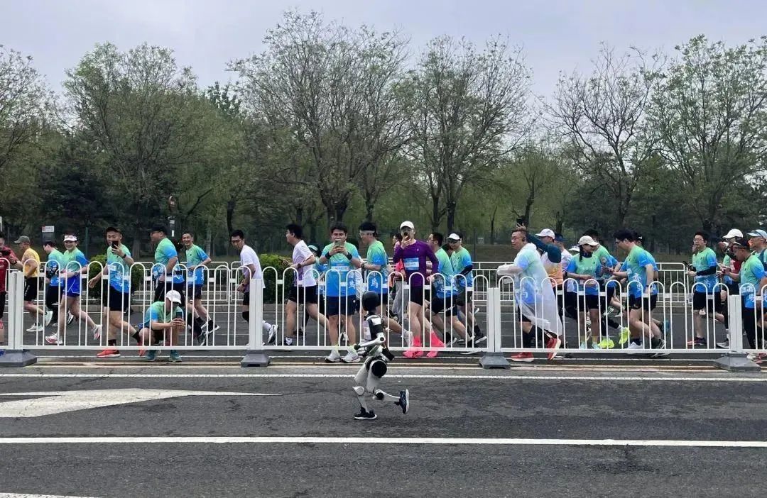 独家揭秘北京机器人马拉松:谁在打造下一个“体育科技IP”?