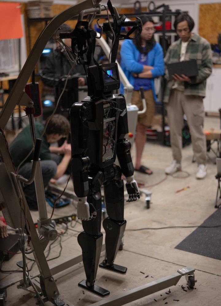 挑战波士顿动力，人形机器人卷到了硅谷