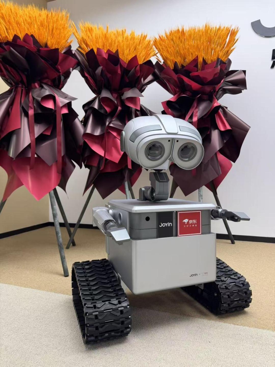 创业半年,融资3亿元,郭人杰说要做机器人的「消费品」