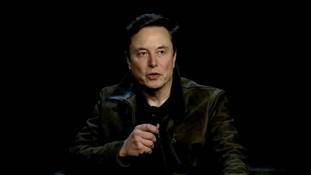 马斯克最贵 AI 首批实测炸了，Grok 4 一边封神一边翻车，网友：2 万块就这？