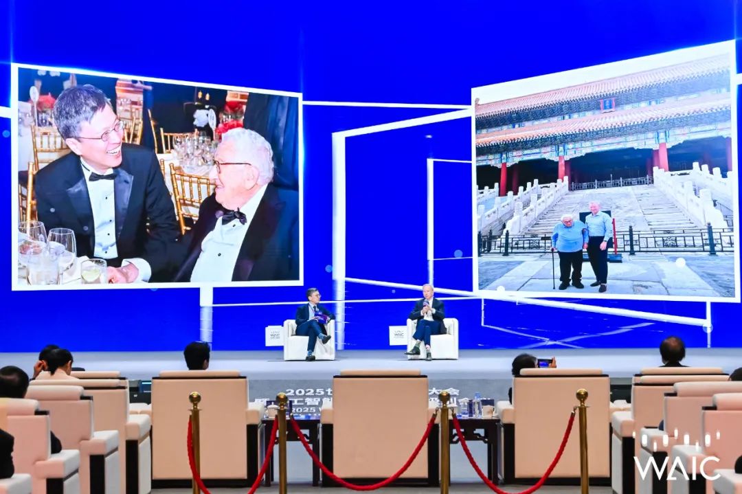 炉边对话 | 施密特与沈向洋议AI：靠竞争谋发展，靠合作守底线